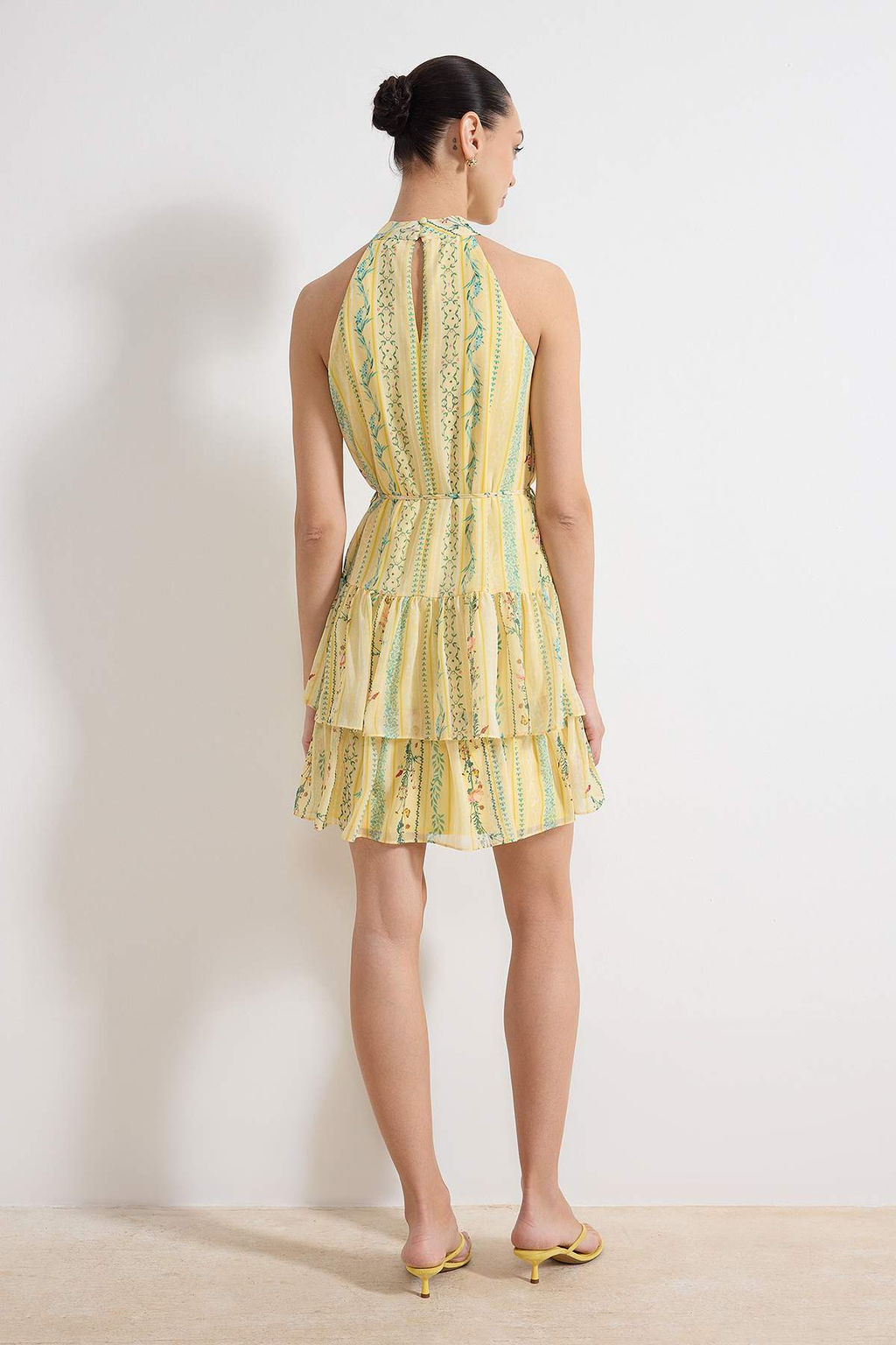 Sar? Cicek Desenli A-Kesim Boho Kat Kat Astarl? Sifon Ucus Ucus Dokuma Mini Elbise TWOSS23EL02056