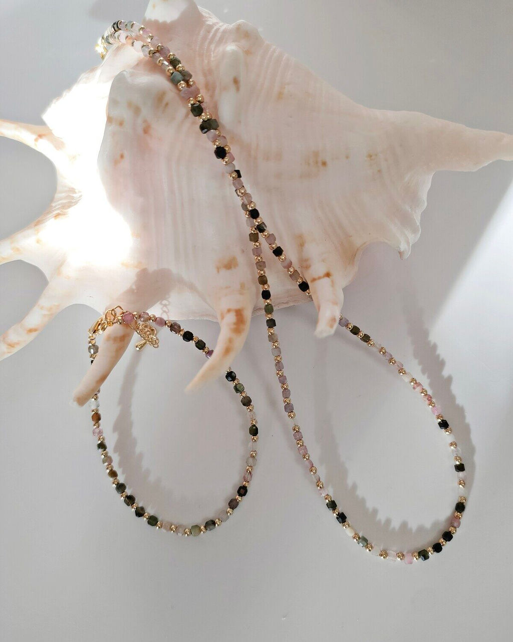 Комплект из натуральных камней и кристаллов