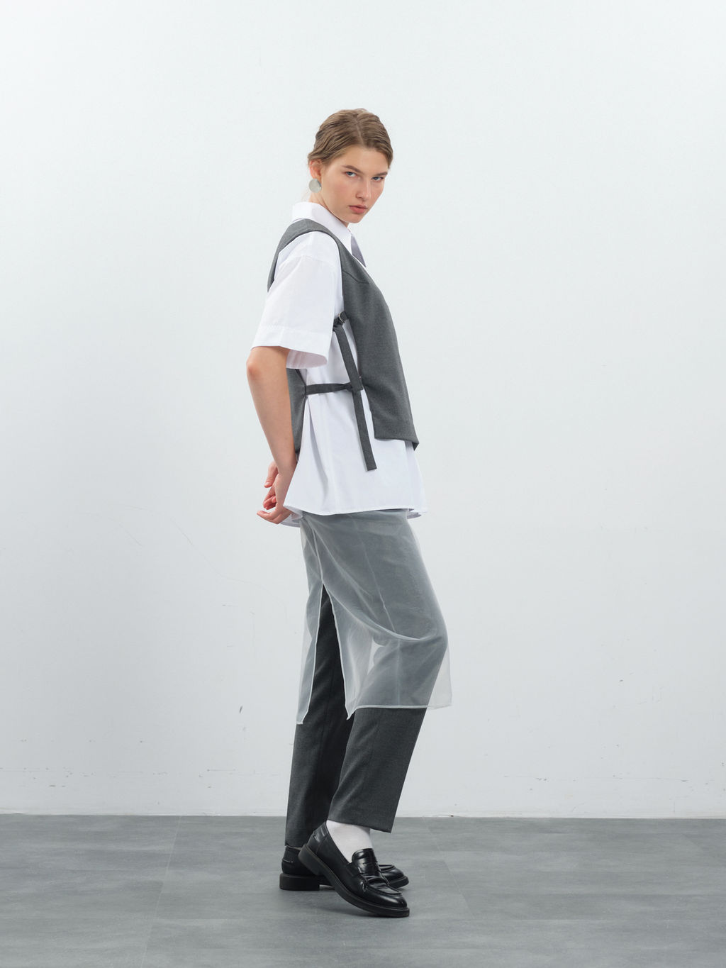 Серые зауженные брюки virele