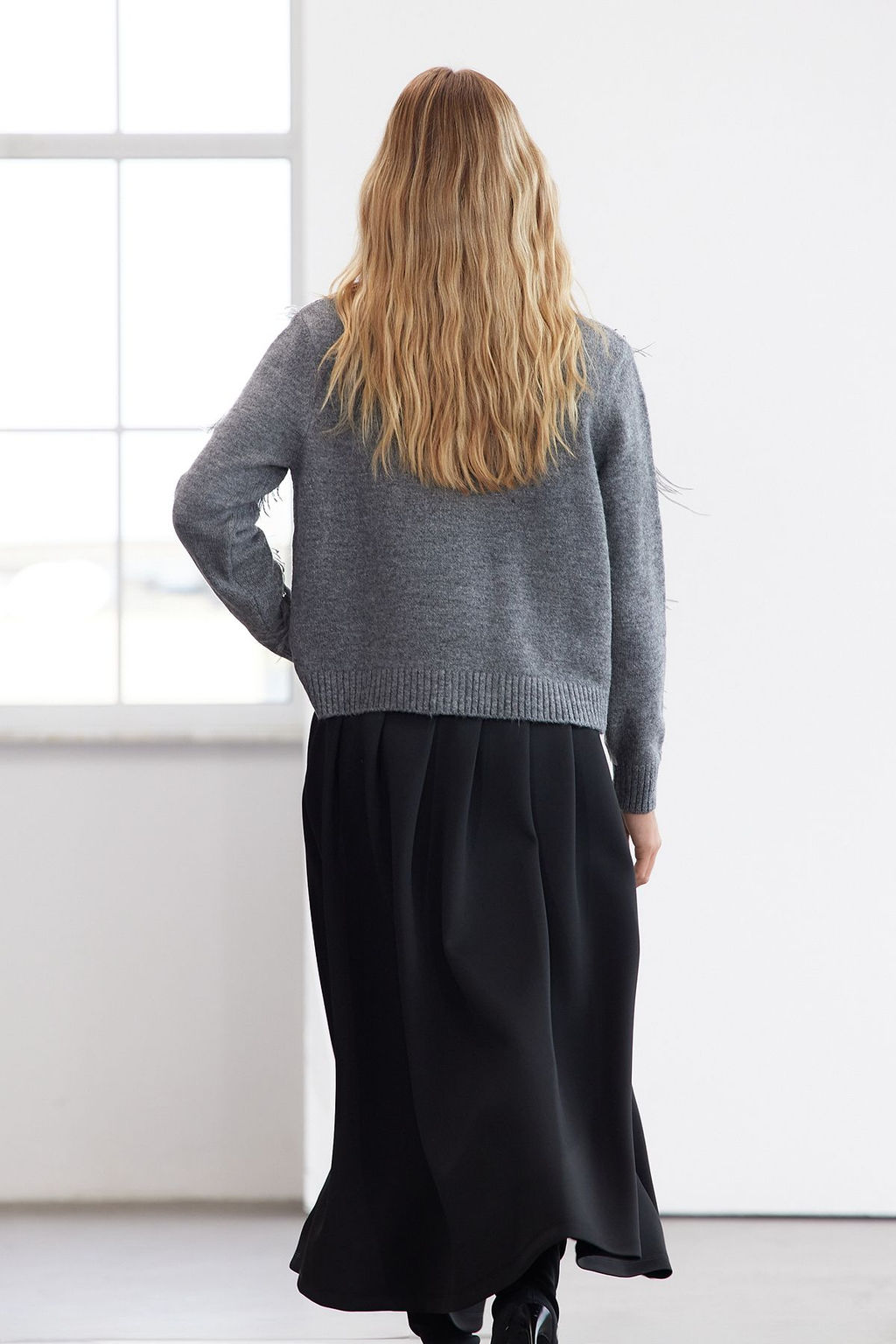 TRENDYOLMILLA Limited Edition Antrasit Yumusak Dokulu Tas Ve Tuy Detayl? Triko H?rka TWOAW25HI00320  фото 4