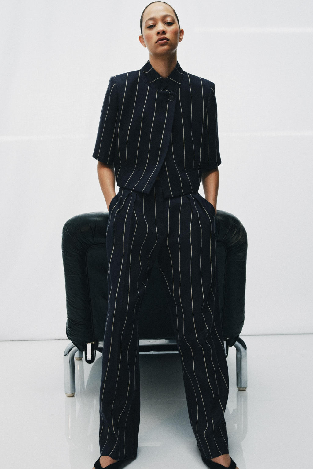 PANTAL?N RAYAS CON LINO ZW COLLECTION / Marino - Zara фото 4