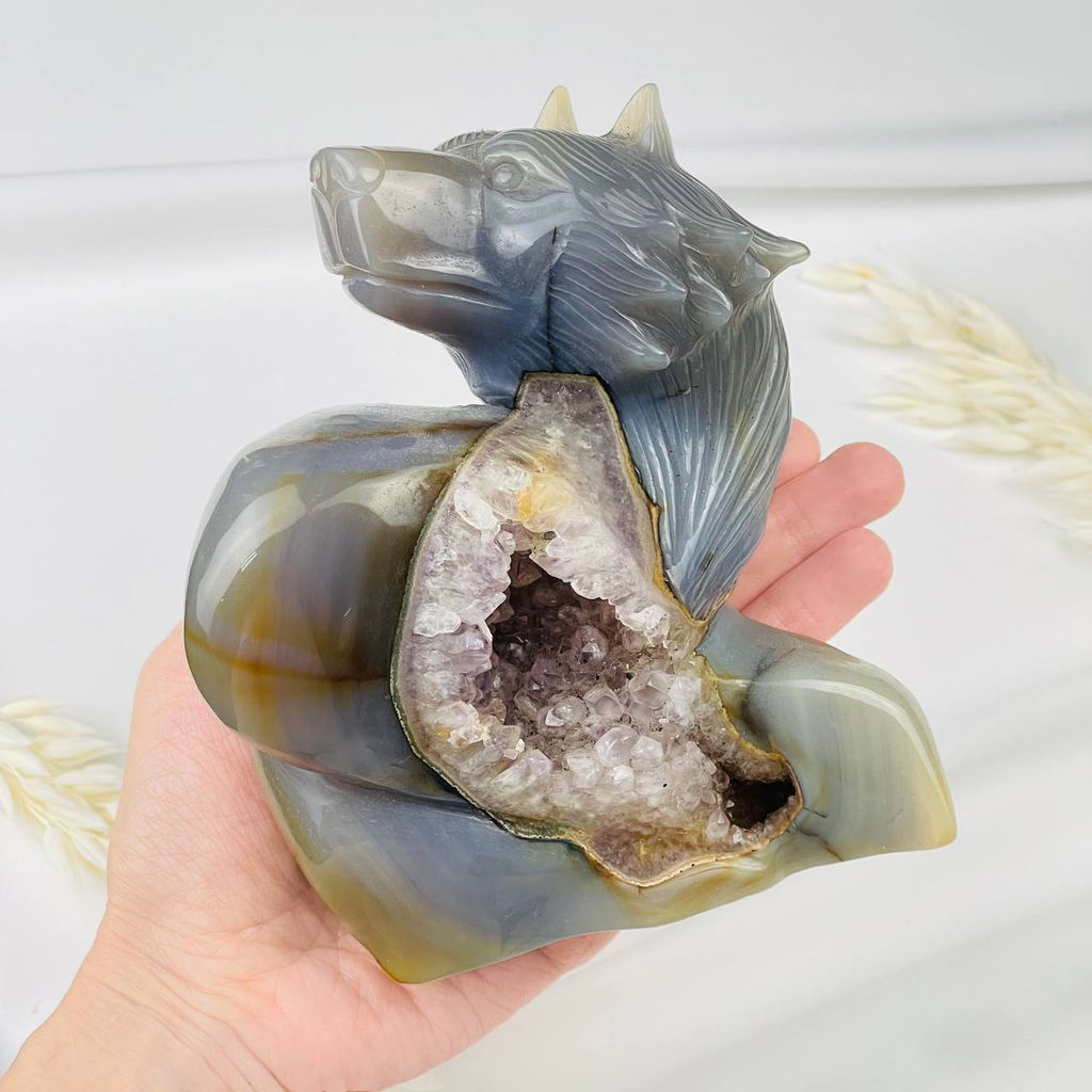 Волк резной из камня Агат серый с жеодой - Радуга самоцветов фото 5