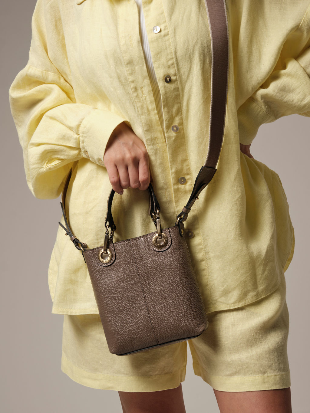 Сумка кожаная кросс-боди Deboro 30347 тауп