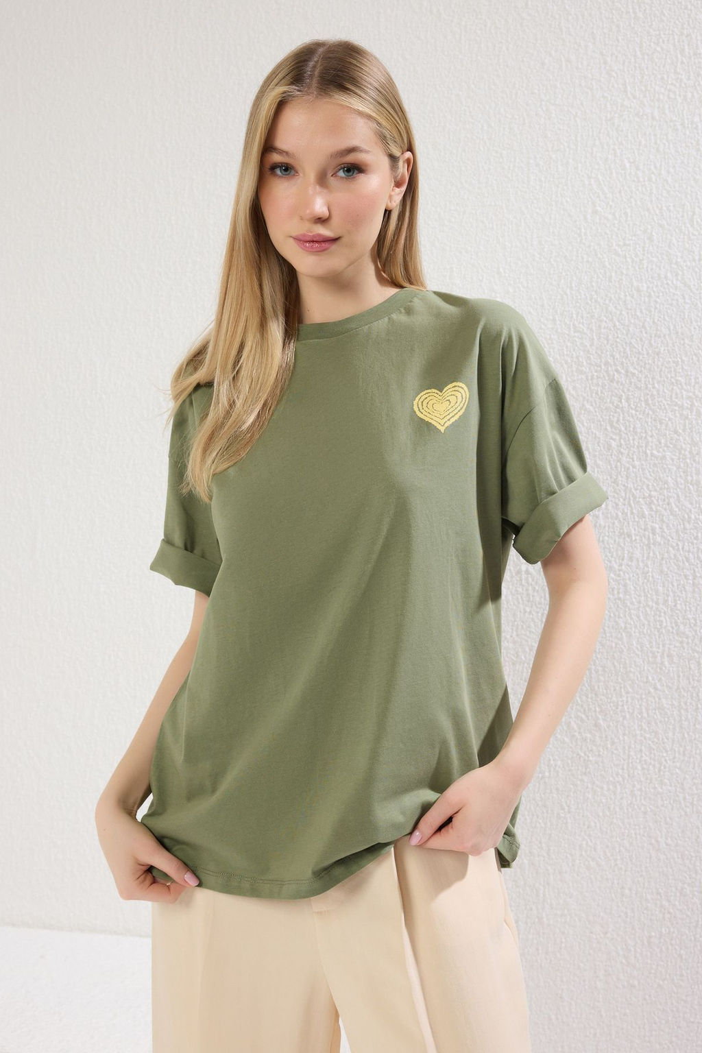 TRENDYOLMILLA Siyah %100 Pamuk On ve Arka Kabartma Bask?l? Oversize/Genis Kal?p Orme T-Shirt TWOSS23TS00355  фото 5