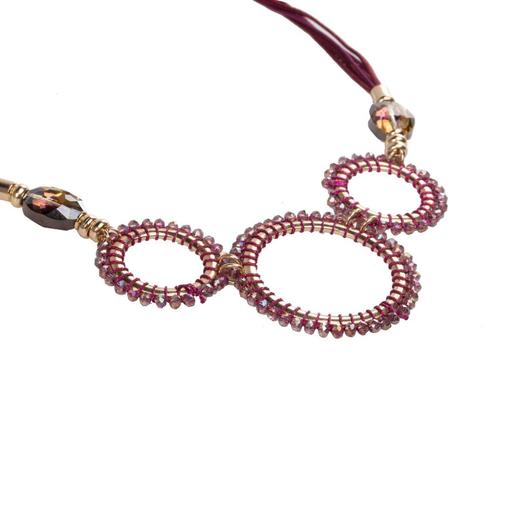 Ожерелье с подвеской в виде трех золотистых кругов - Модные истории фото 2