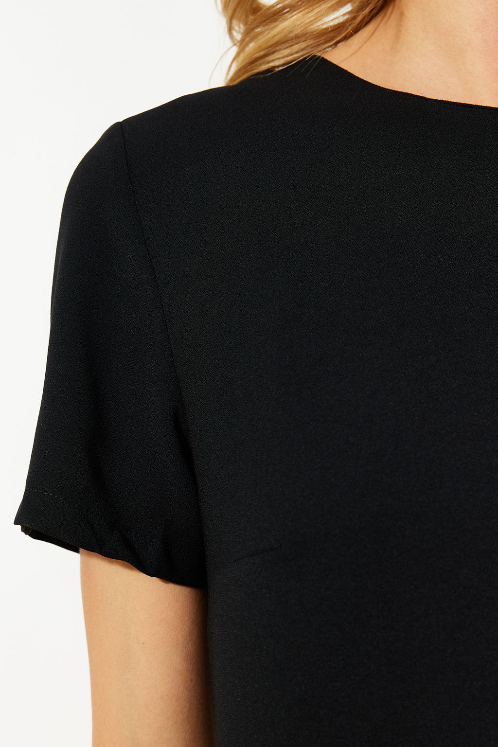 Siyah Duz Kesim Yuvarlak Yaka Mini Krep Dokuma Elbise TWOSS24EL00310 - Trendyolmilla фото 6