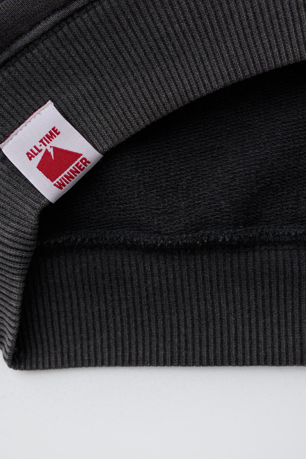 CAMISETA EFECTO LAVADO ESTAMPADO TEXTO / Gris antracita