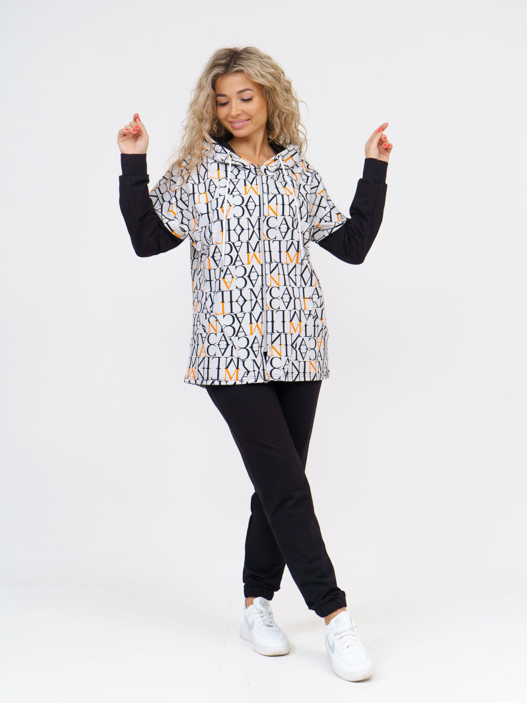 919 Костюм "Черный/буквы/оранжевый"