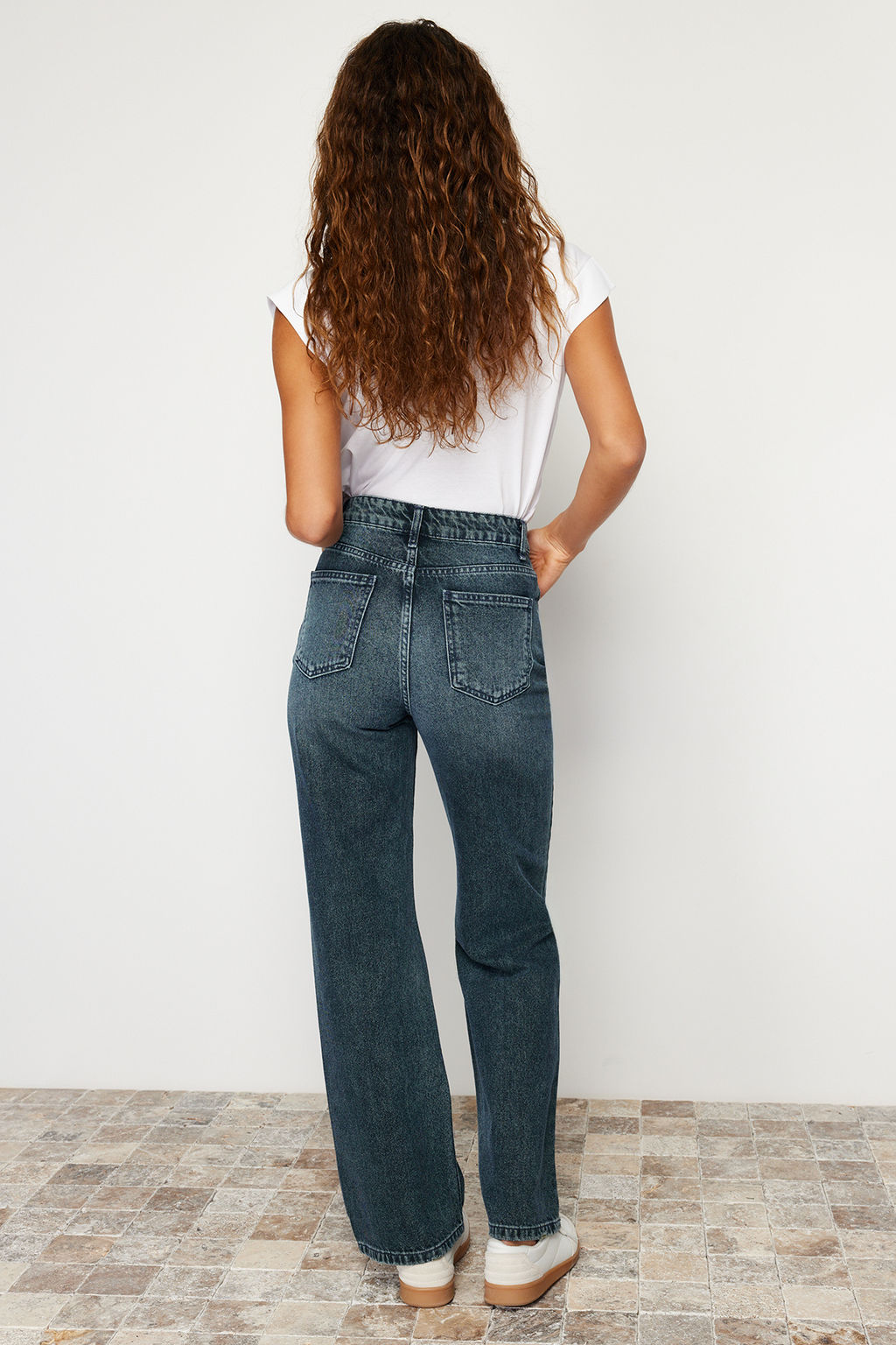 TRENDYOLMILLA Koyu Mavi Soluk Efekt Vintage Yuksek Bel Wide Leg Jeans TWOSS24JE00080 фото 6