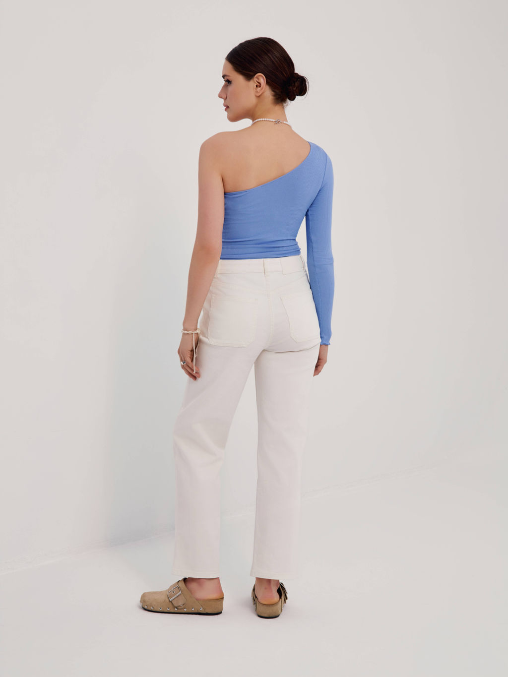 CONTE Боди на одно плечо из полотна в рубчик с декоративными швами LBD 2627 cornflower - Conte elegant фото 3