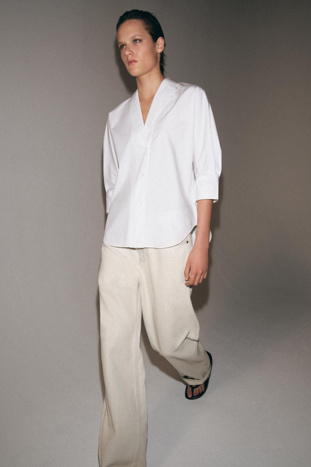 CAMISA ESCOTE PICO ZW COLLECTION / Blanco - Zara фото 11