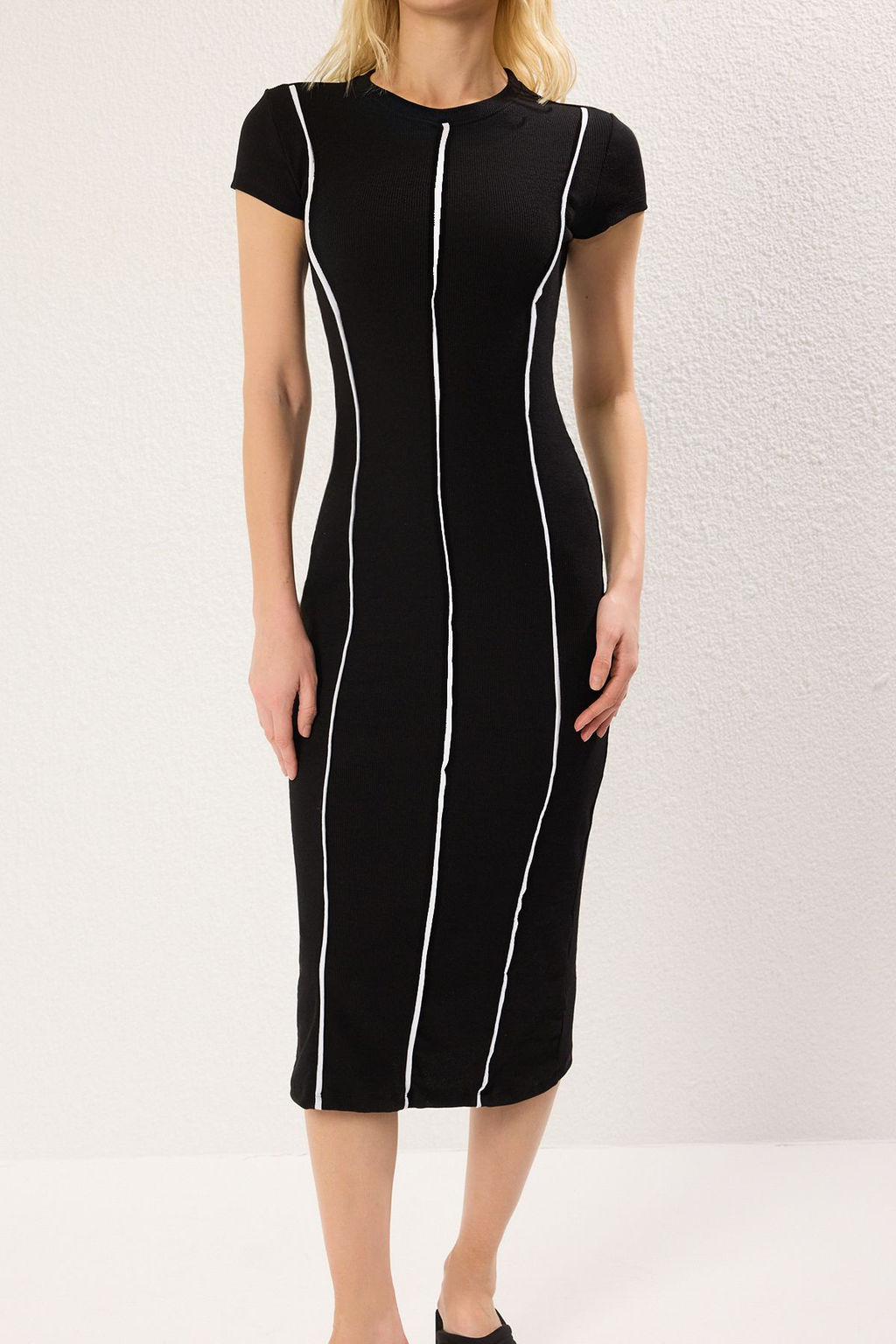 Siyah Nervur Detayl? Bodycone/Vucuda Oturan Midi Orme Elbise TWOSS25EL00357 - Trendyolmilla фото 4