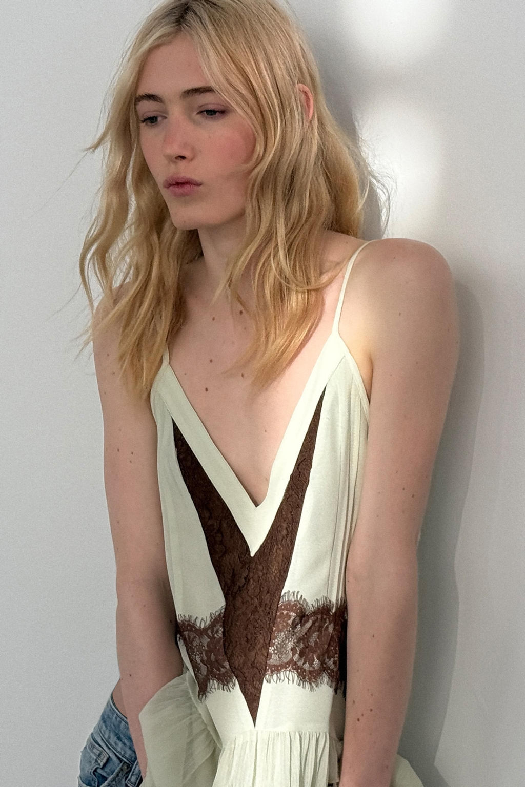 SHORT DRESS WITH CONTRAST LACE - Zara фото 9