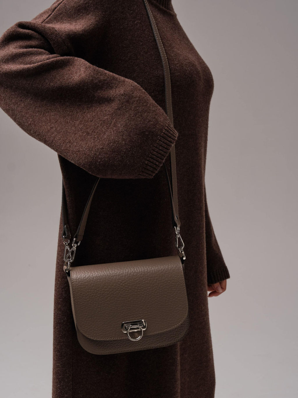 Сумка кожаная Azaro 30741 тауп соло