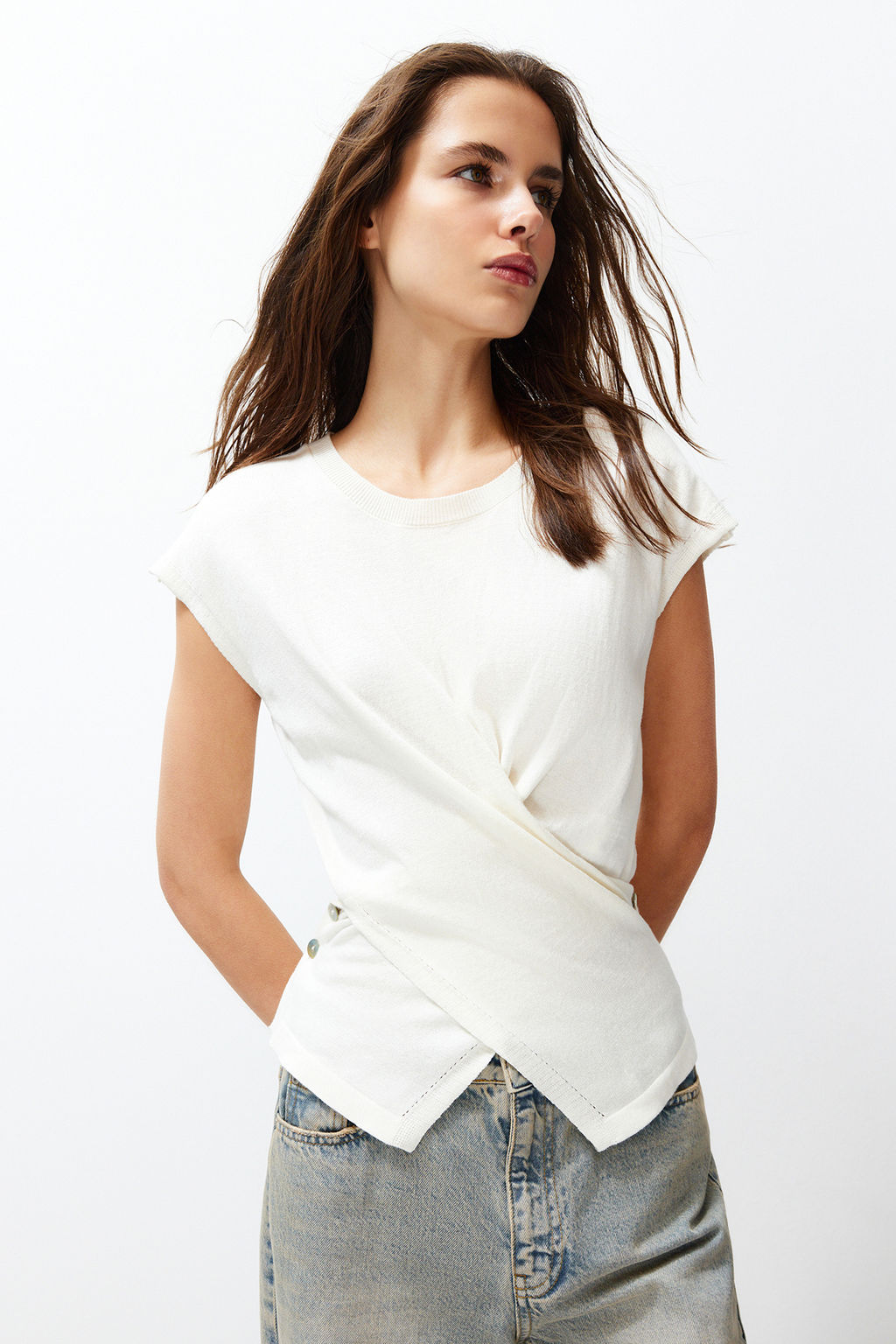Trendyolmilla Ekru Pamuklu T-Shirt Gorunumlu Triko Bluz TWOSS24BZ00266