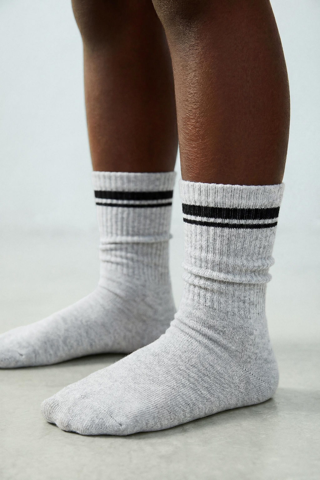 PACK TRES CALCETINES ALTOS RAYA DEPORTIVA / Negro / Blanco - Zara фото 7