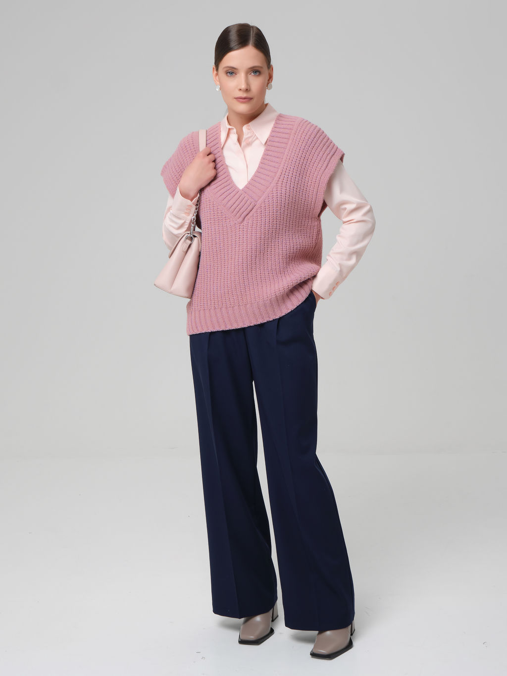 Жилет вязаный