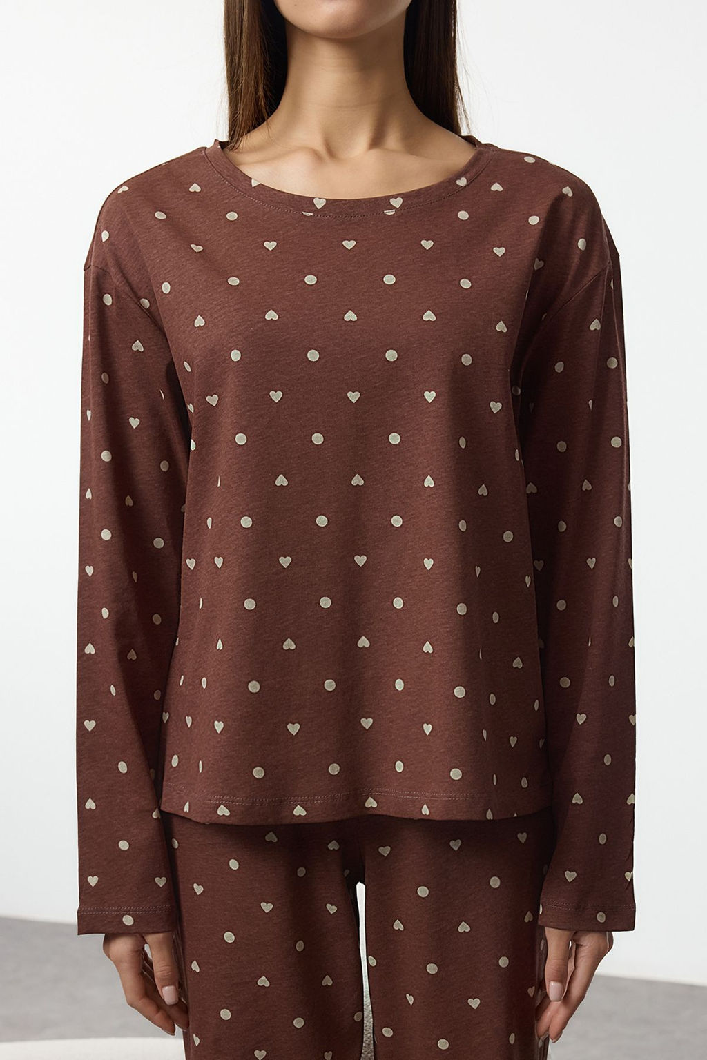 Kahverengi %100 Pamuklu Puantiye ve Kalpli Orme Pijama Tak?m? THMAW25PT00039