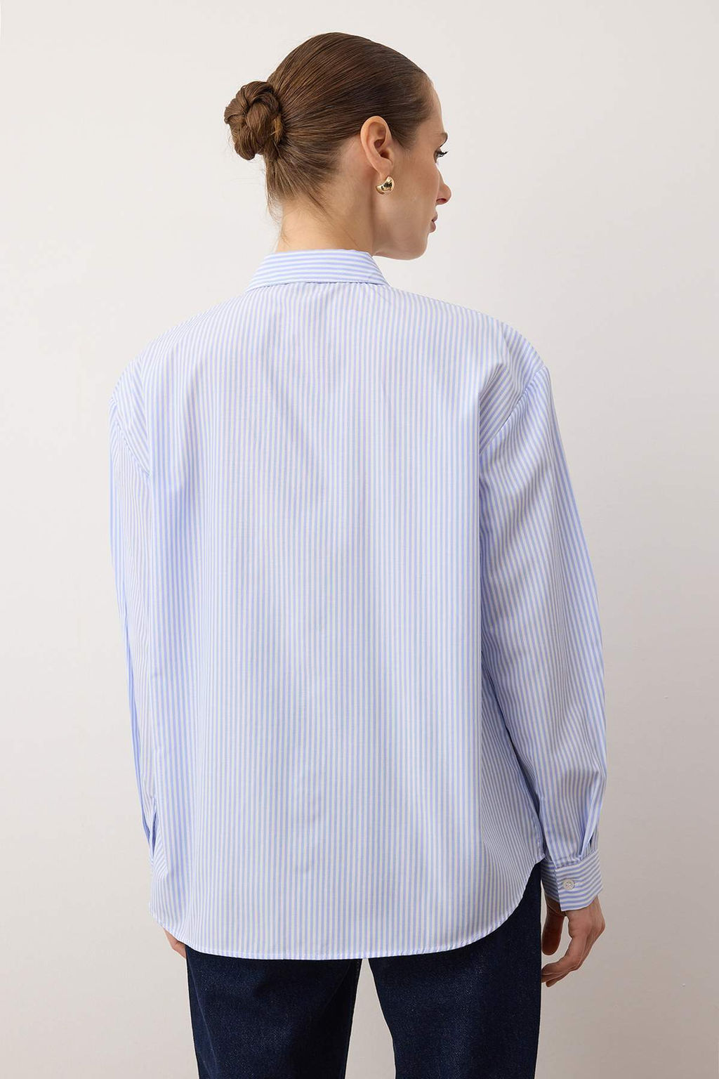 TRENDYOLMILLA Mavi Cizgili Cep Detayl? Oversize/Genis Kal?p Dokuma Gomlek TWOAW23GO00359  фото 37