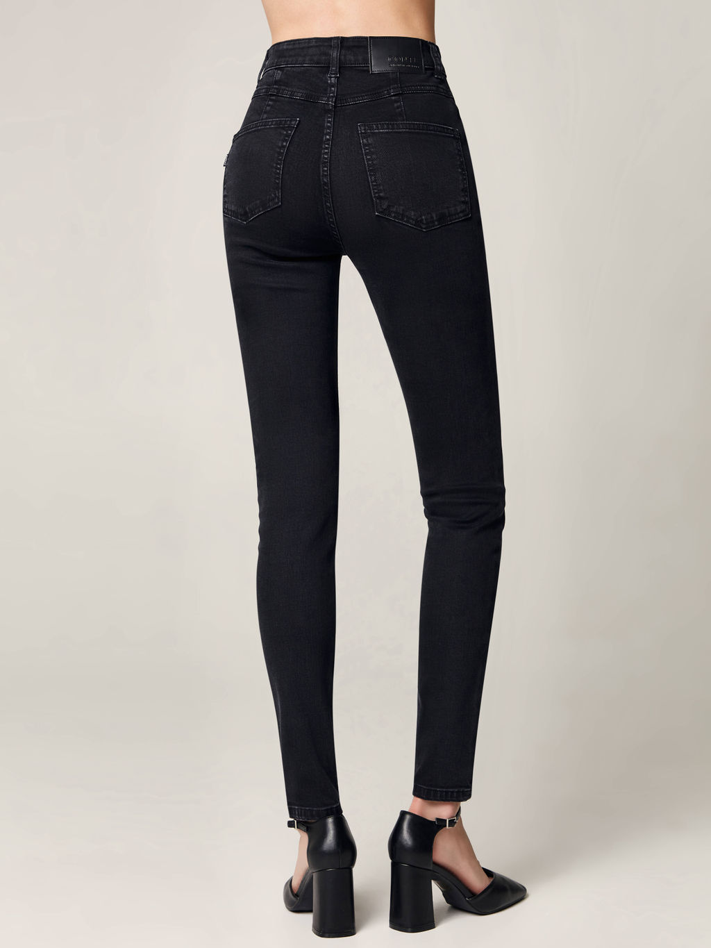 CONTE CON-520 Джинсы skinny с кокеткой и тремя пуговицами washed black