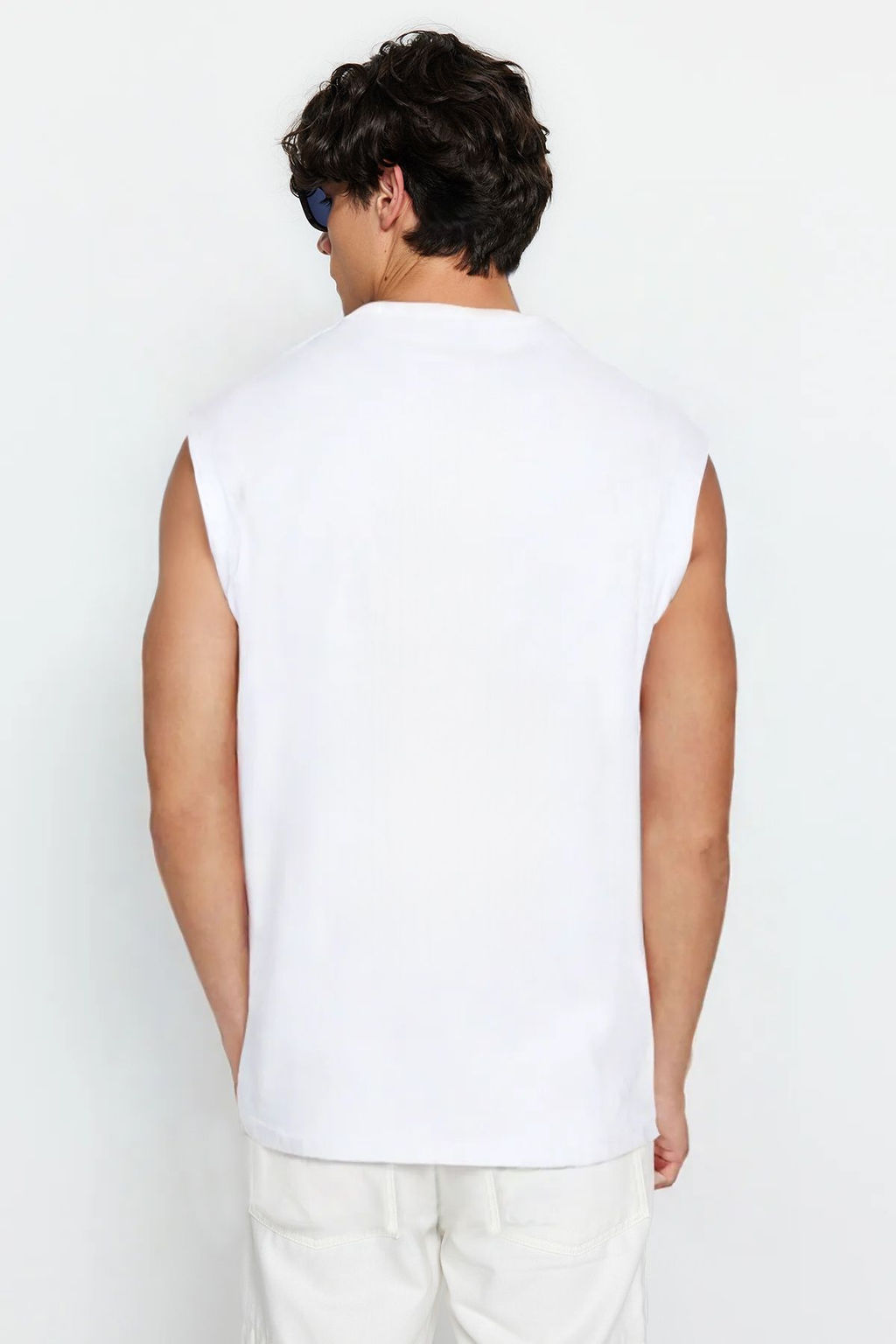 Siyah Oversize/Genis Kesim Basic Etiketli %100 Pamuk Kolsuz T-shirt/Atlet TMNSS25AL00002 - Trendyolmilla фото 10