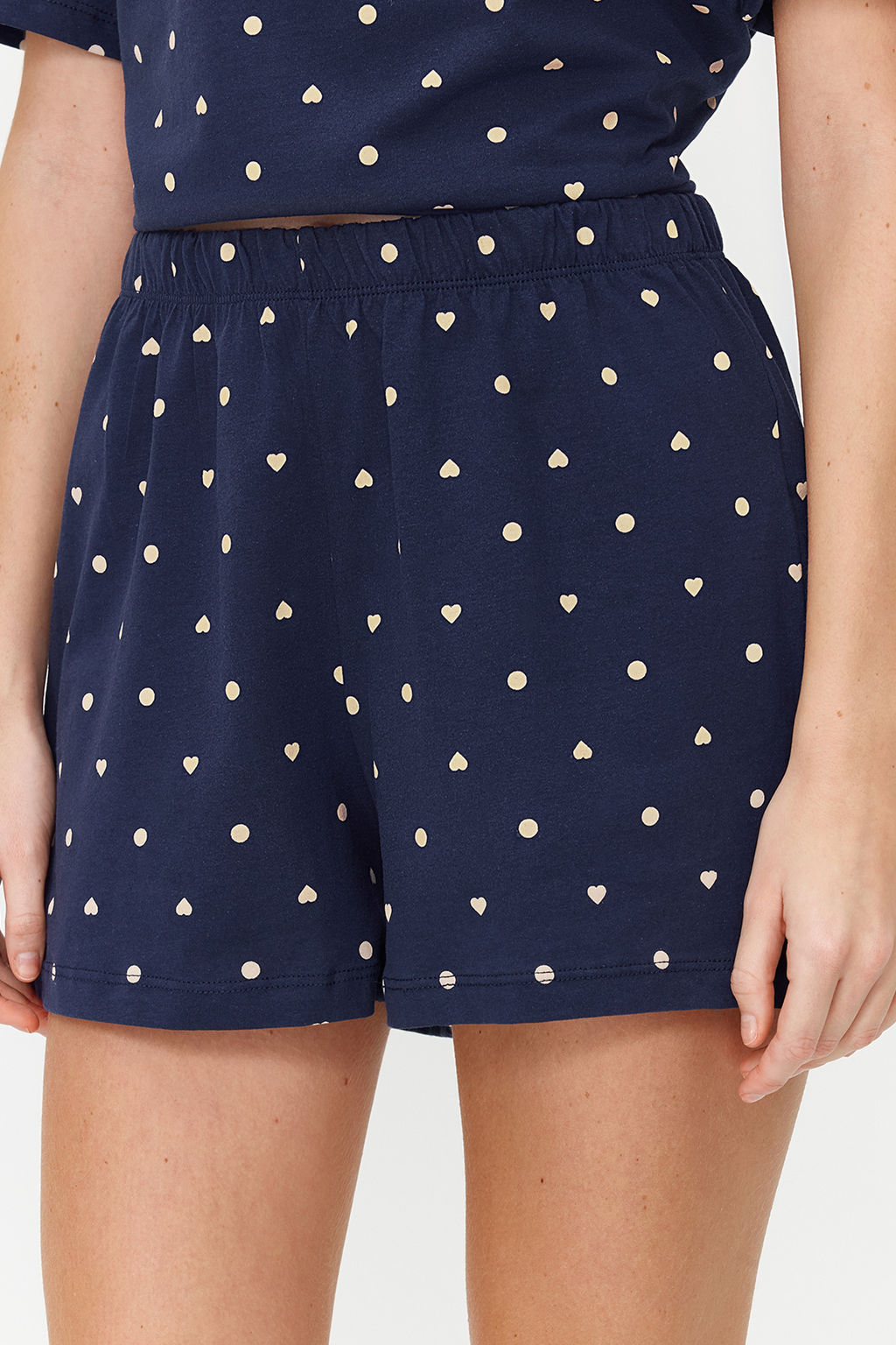 Trendyolmilla Beyaz %100 Pamuklu Puantiyeli ve Kalpli Sortlu Orme Pijama Tak?m? THMSS21PT1485 фото 46