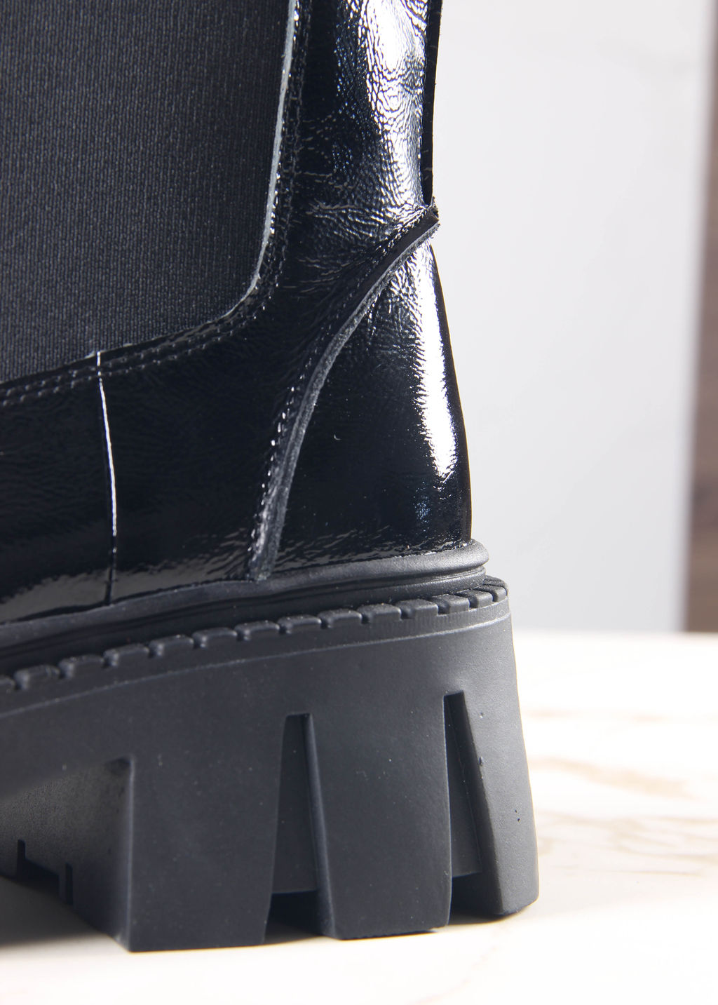 Челси 370.чанкиbl. Черный наплак/Мех