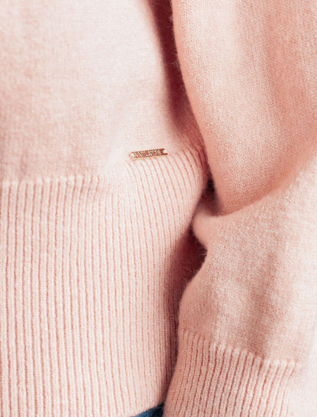 D34.206 Свитер женский пудровый