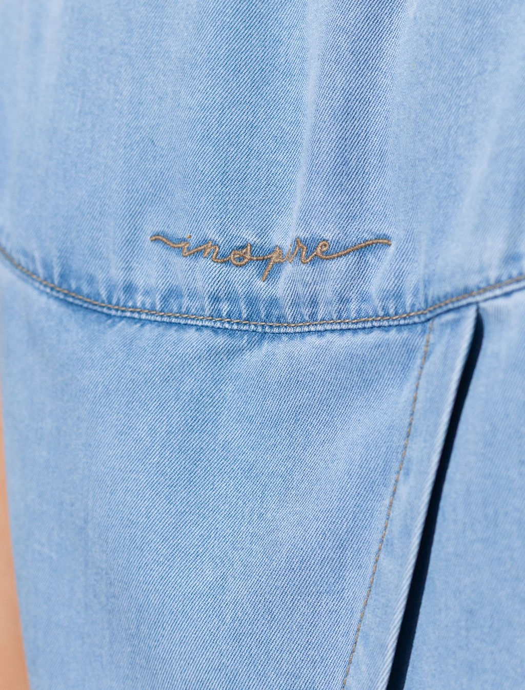 Топ с вырезом лодочка и асимметричным разрезом на спине из джинсового лиоцелла - Vilatte фото 4