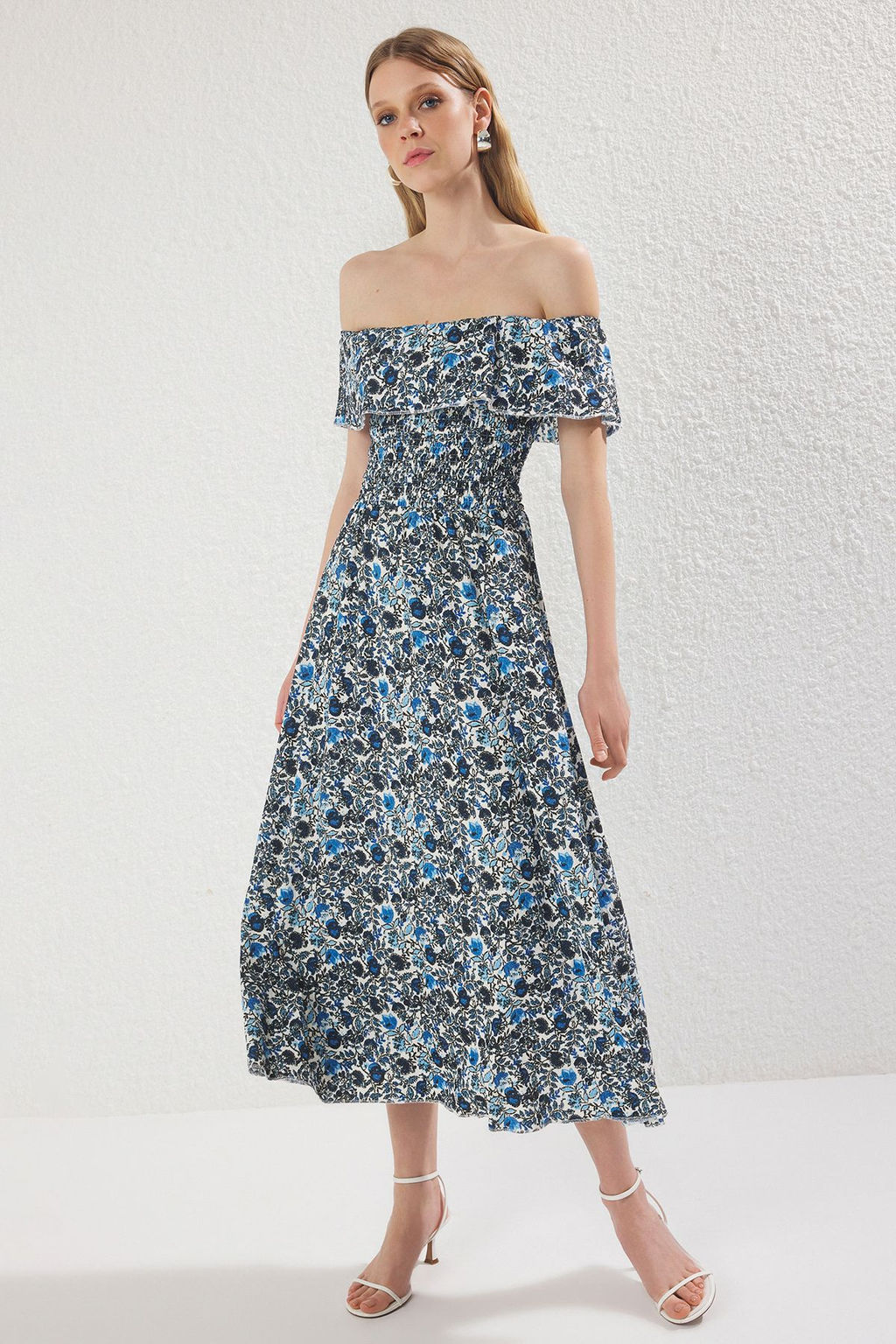 Mavi Cicekli Carmen Yaka A Line/Can Kesim Midi Orme Elbise TWOSS25EL00544 - Trendyolmilla фото 2