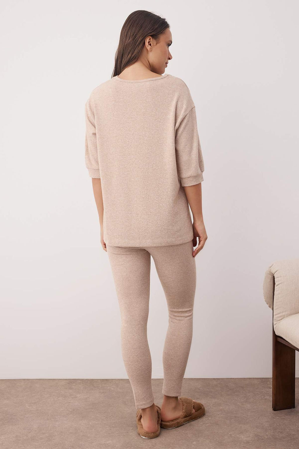 Bej Yumos V Yaka Taytl? S?cak Tutan Orme Pijama Tak?m? THMAW26PT00036