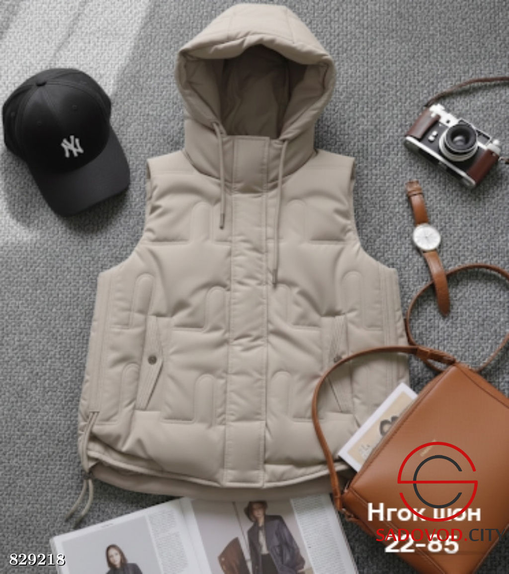 Жилетка женская с капюшоном