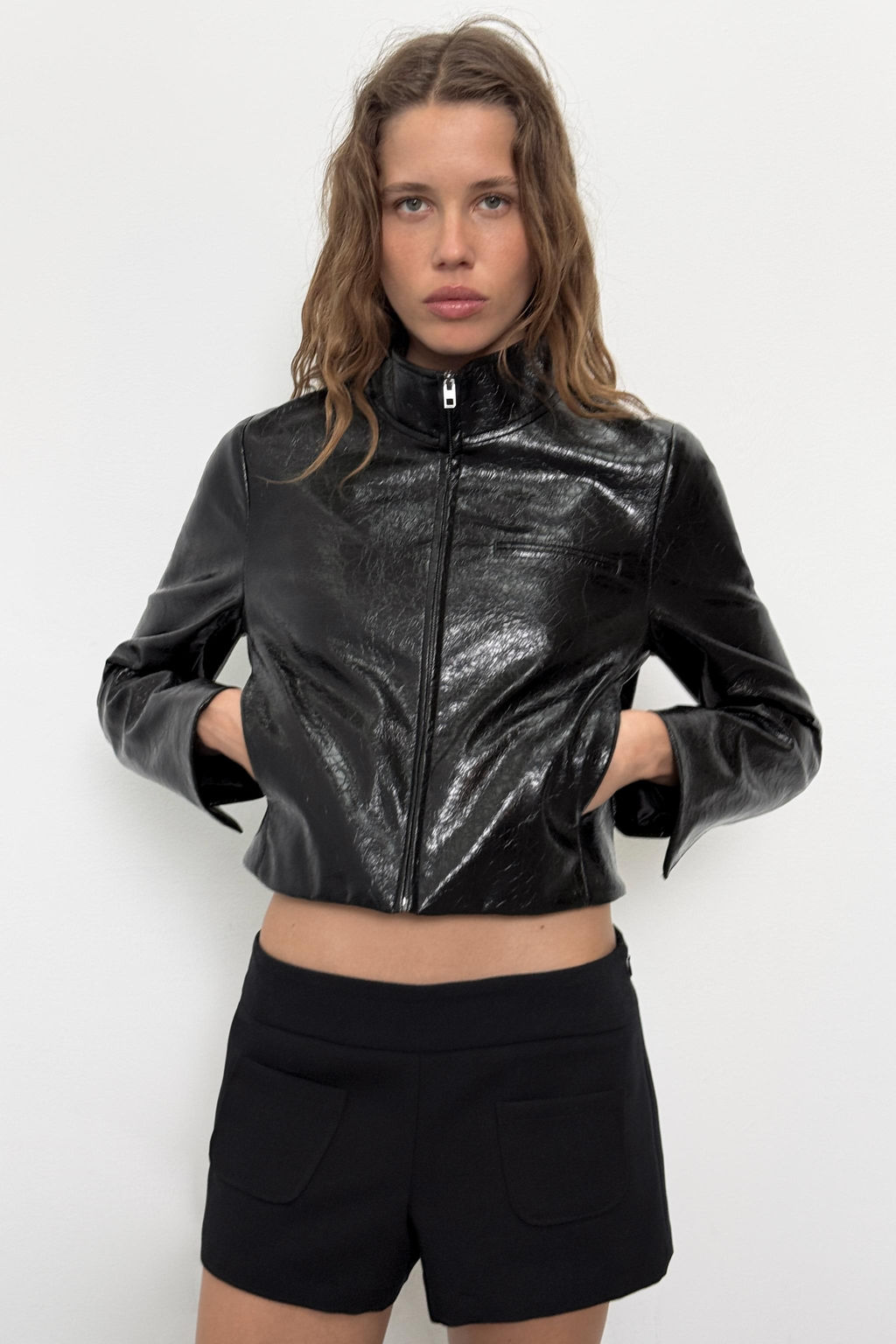 CHAQUETA CORTA EFECTO PIEL / Negro - Zara фото 7