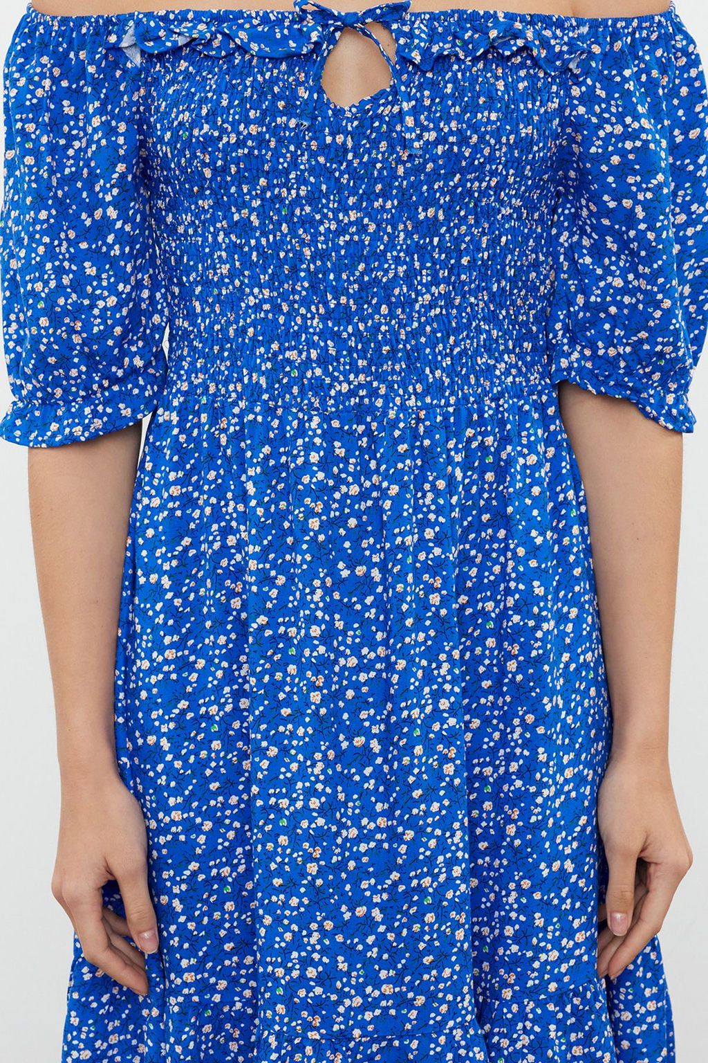 Mavi Cicekli Desenli Skater Etekli Carmen Yaka Viskon Dokuma Elbise TWOSS24EL01033