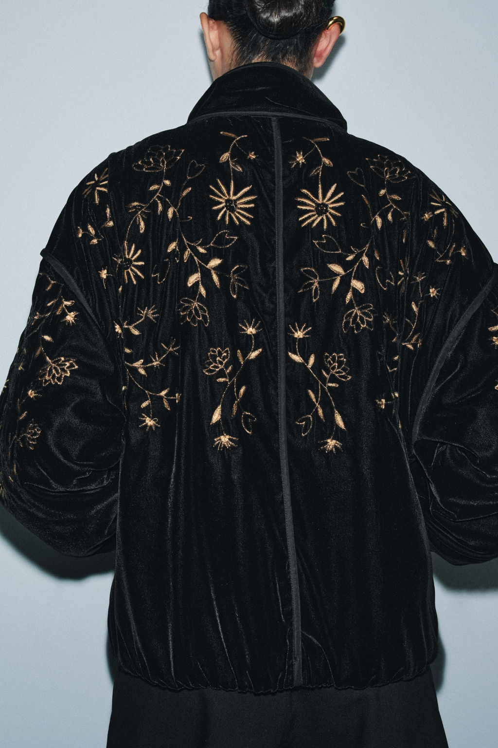 EMBROIDERED VELVET PUFFER JACKET - Zara фото 2
