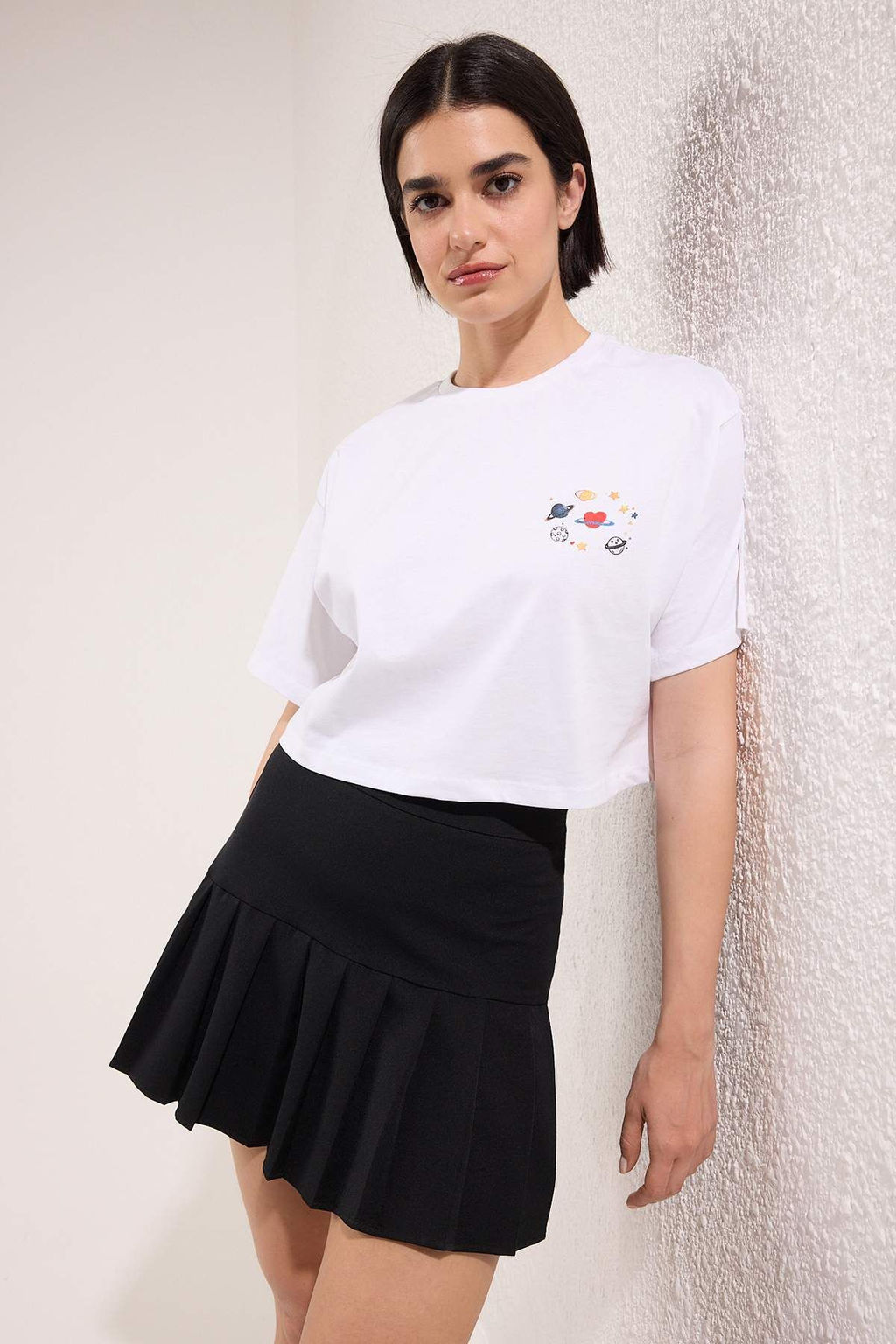 Beyaz Galaksi Bask?l? Relaxed/Rahat Kal?p %100 Kal?n Pamuklu Crop Orme T-Shirt TWOSS23TS00038