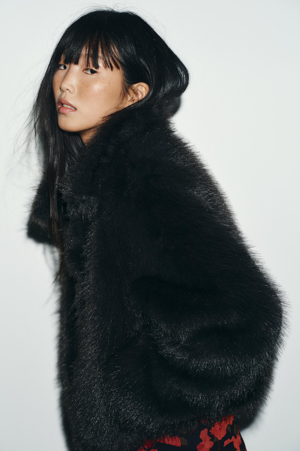 SHORT FAUX FUR COAT WITH TOGGLES - Zara фото 3