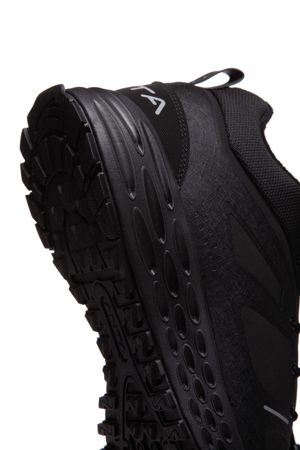 Кроссовки для активного отдыха Черный WILD RUN EVO THINSULATE MID CUT