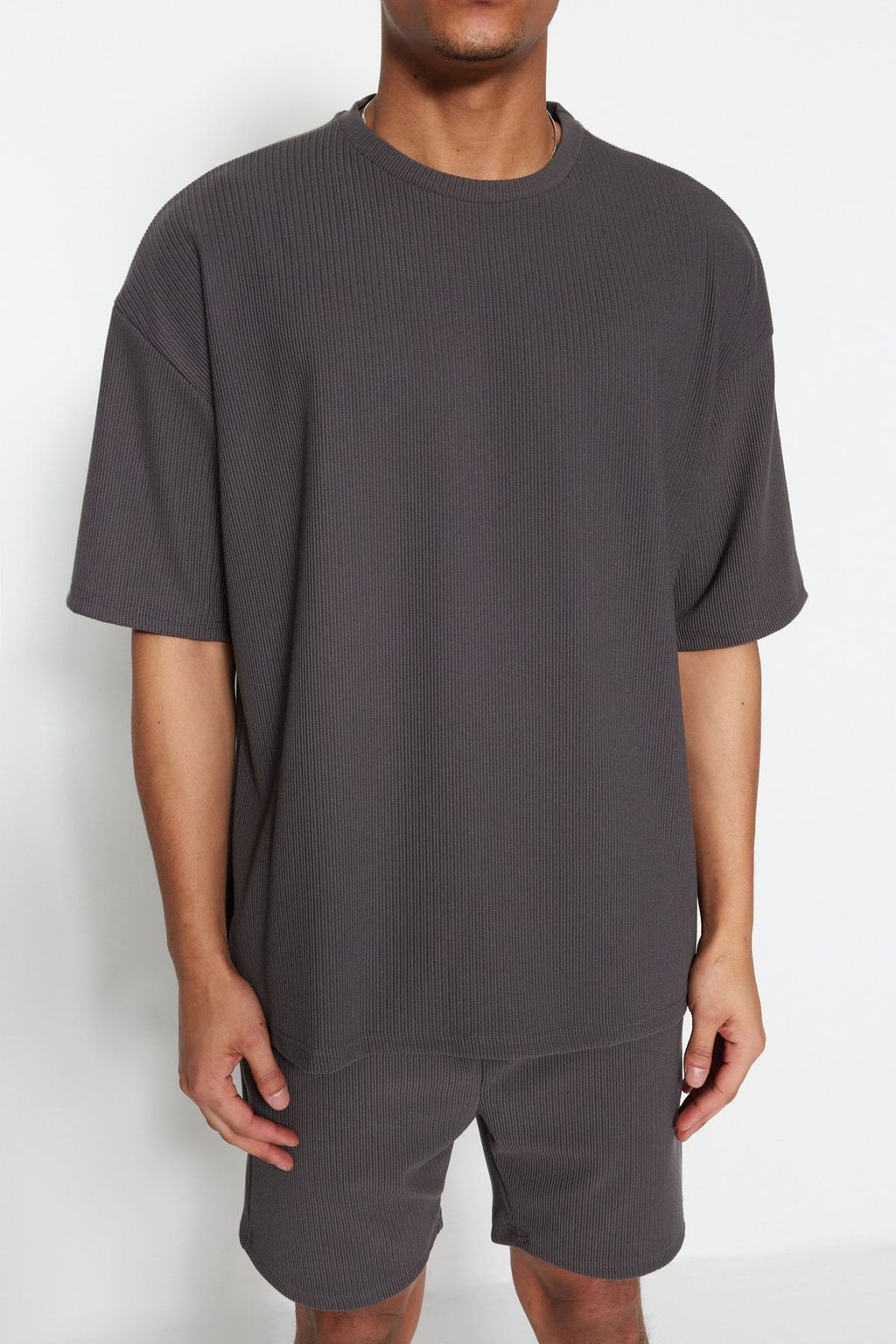 TRENDYOL MAN Buyuk Beden Basic Gri Oversize/Genis Kesim Dokulu K?r?smaz Ottoman T-Shirt TMNSS25BF00013 - Trendyolmilla фото 4
