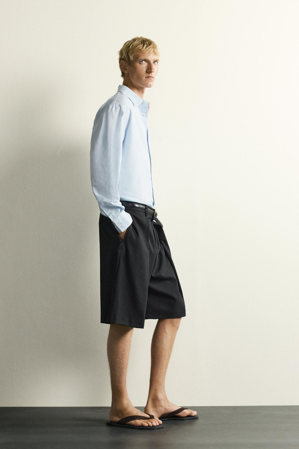 BERMUDA WIDE FIT PLIEGUES / Negro - Zara фото 4
