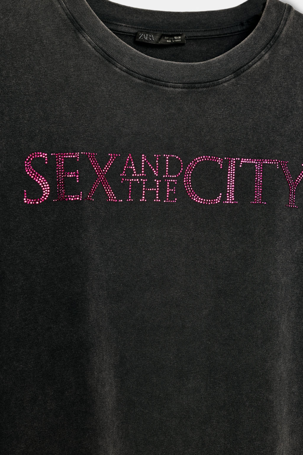 CAMISETA EFECTO LAVADO SEX & THE CITY / Gris antracita