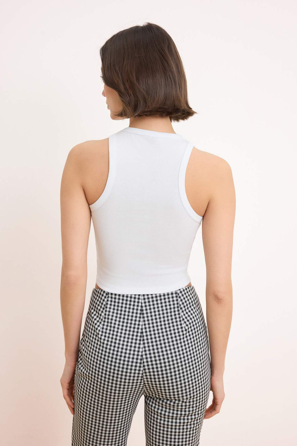 Ekru Kalp Fitted/Vucuda Oturan Halter Yaka Kolsuz Pamuklu Esnek Orme Atlet TWOSS26AL00060 - Trendyolmilla фото 4