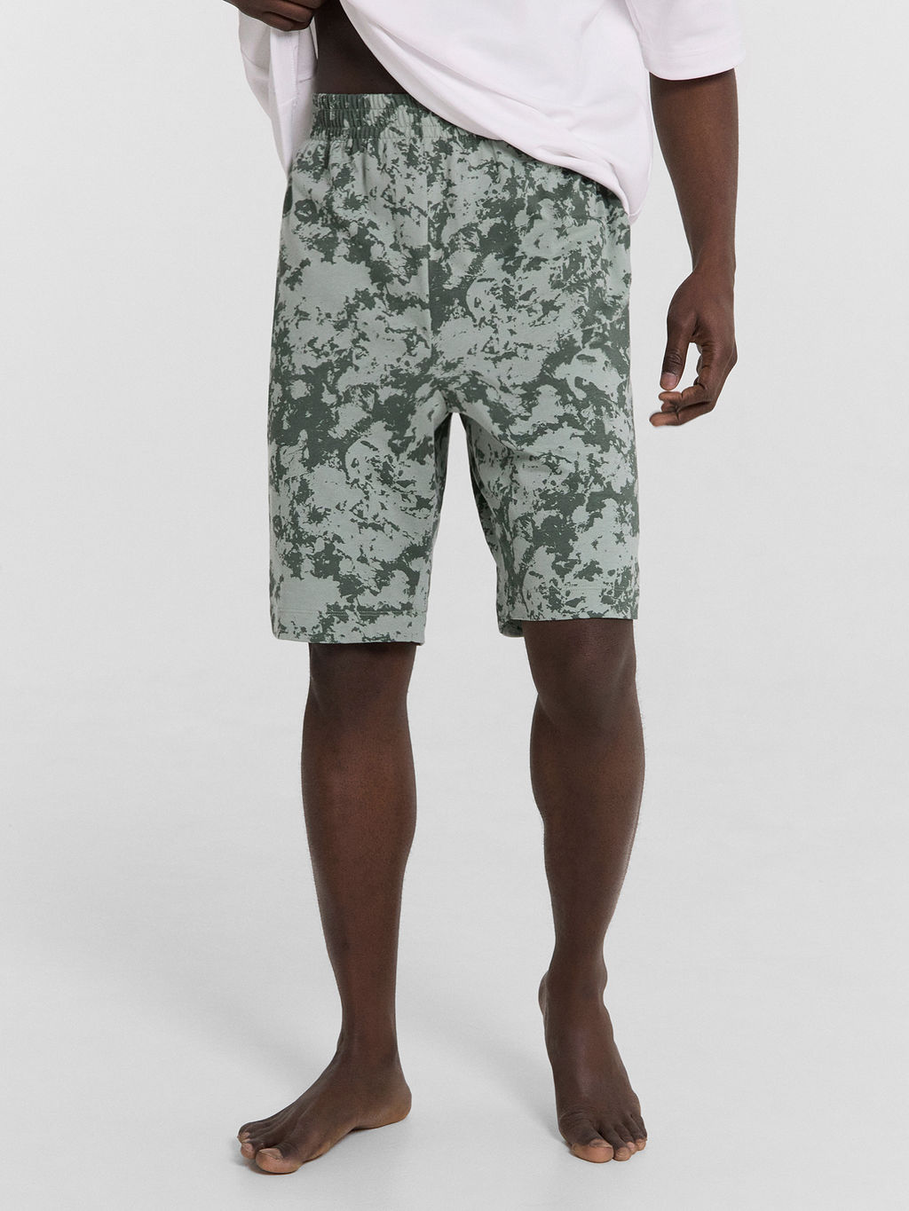 Шорты мужские с принтом милитари миллитари варка на зеленом 531027-1