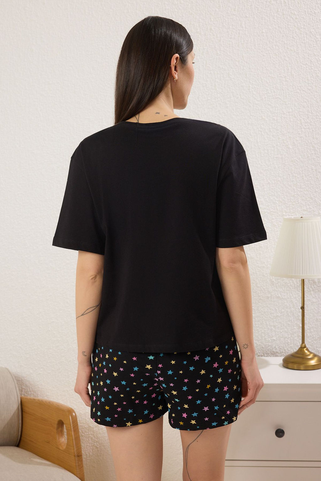 Trendyolmilla Siyah-Cok Renkli %100 Pamuklu Ay?c?k ve Y?ld?z Bask?l? Sortlu Orme Pijama Tak?m? THMSS25PT00350  фото 5
