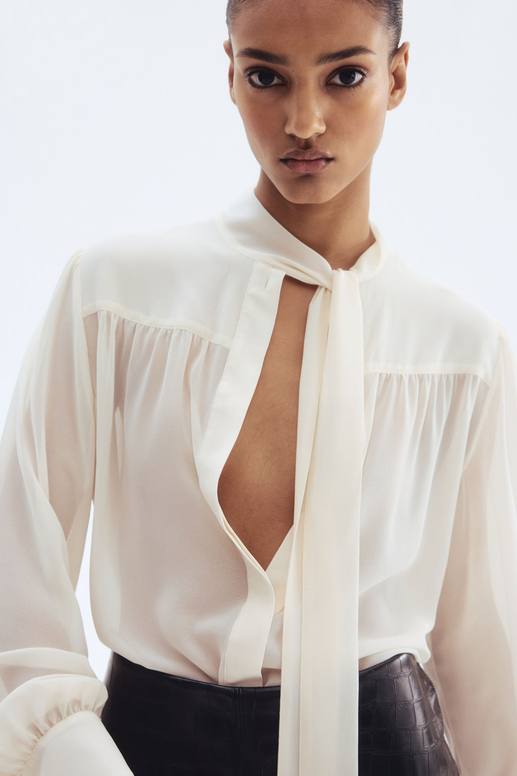 Blusa de gasa con lazada - H&m фото 3