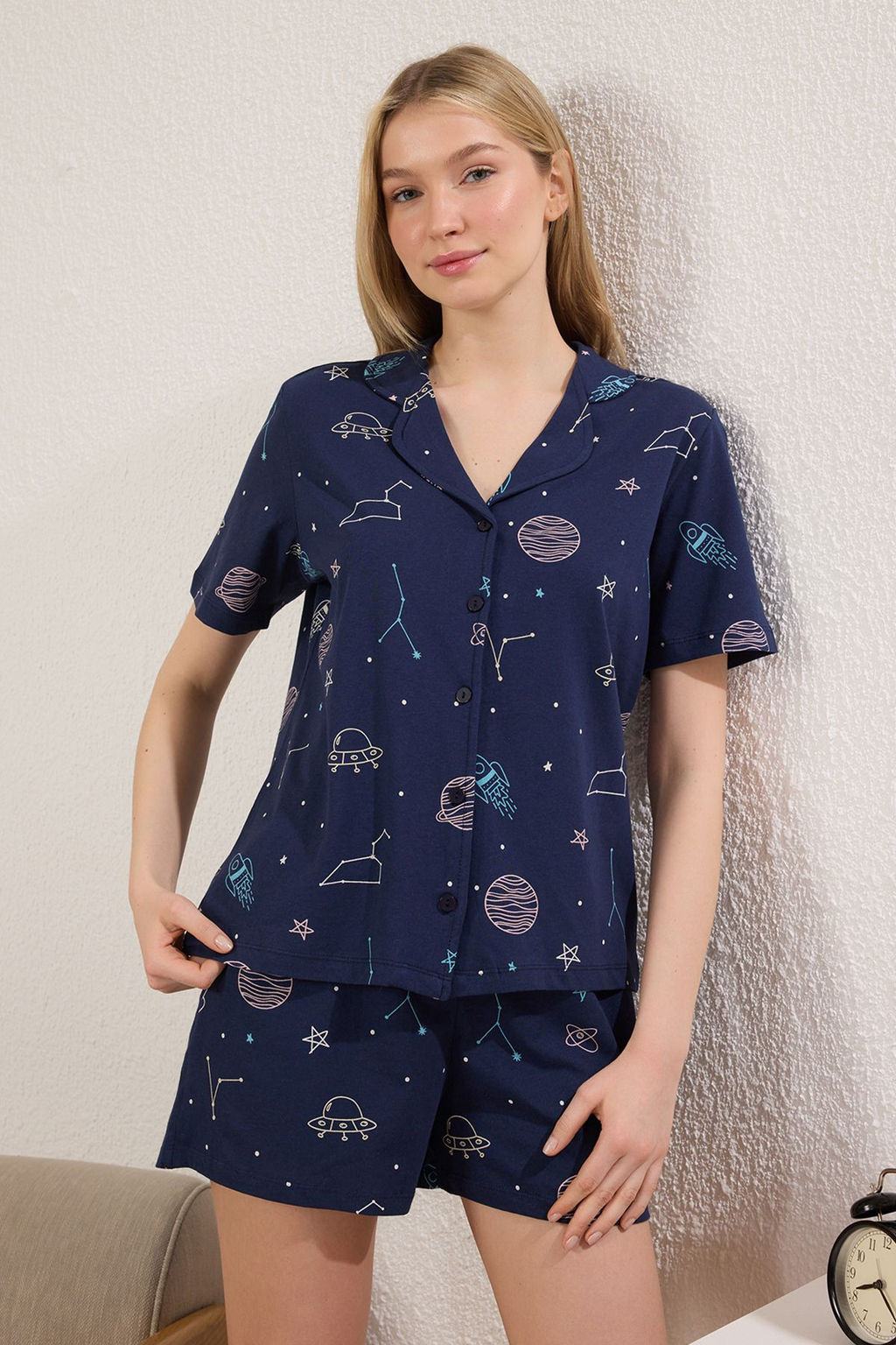 Trendyolmilla Ekru %100 Pamuklu Galaksi Desenli Sortlu Orme Pijama Tak?m? THMSS25PT00299  фото 10