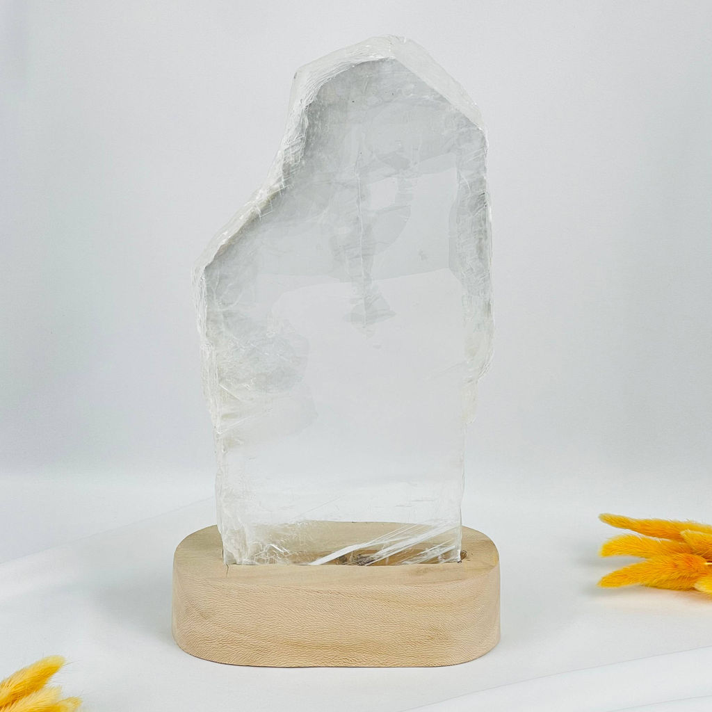 Срез Селенита на подставке - Радуга самоцветов фото 3