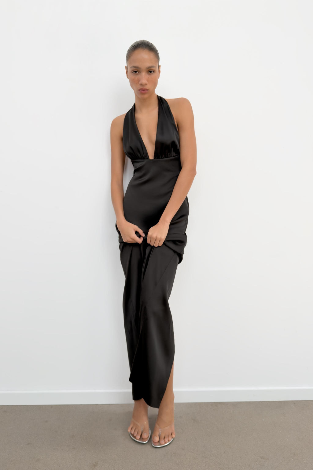 VESTIDO HALTER SATINADO ESTAMPADO ANIMAL / Negro