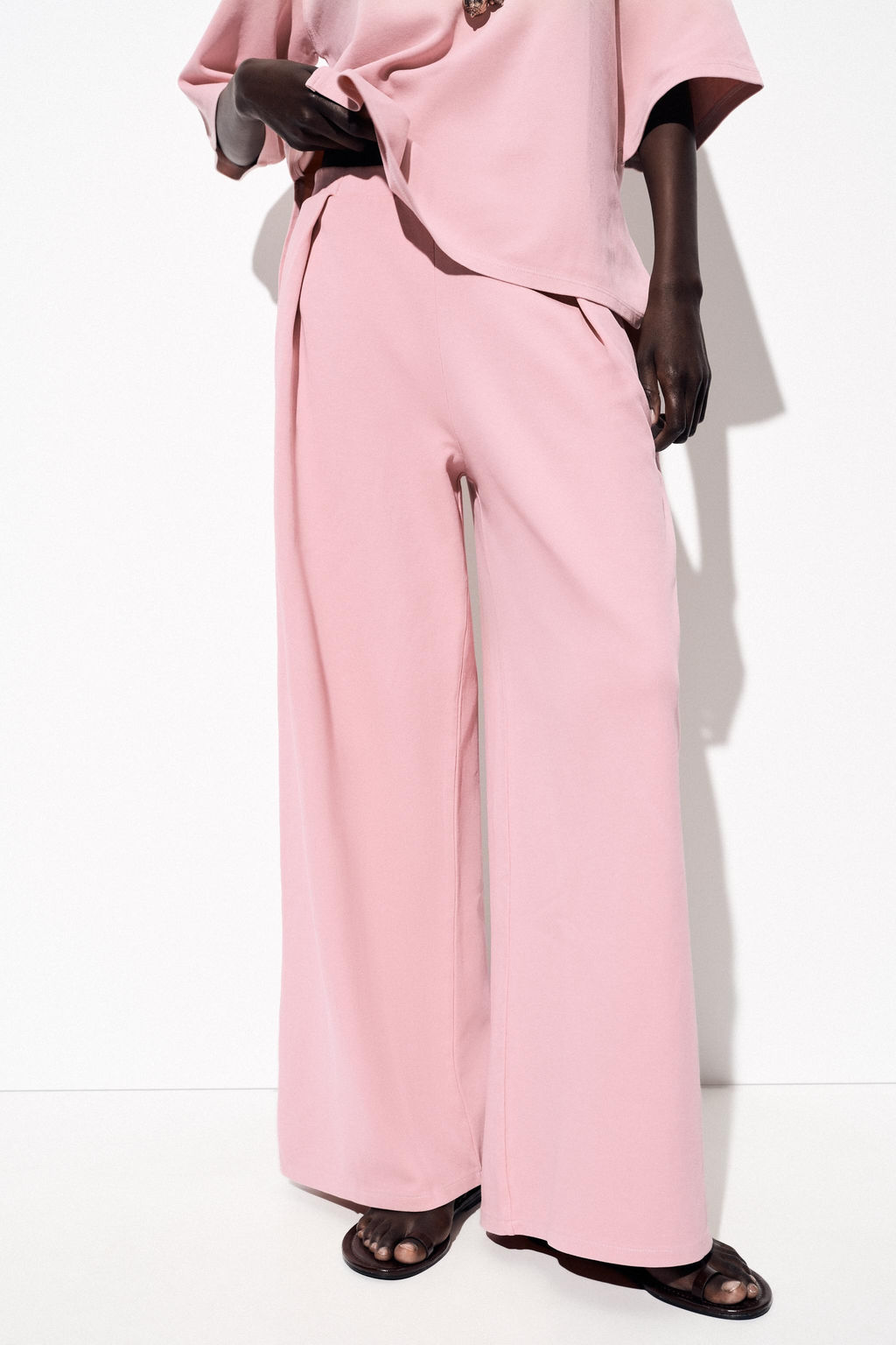 WASHED-EFFECT INTERLOCK TROUSERS - Zara фото 2