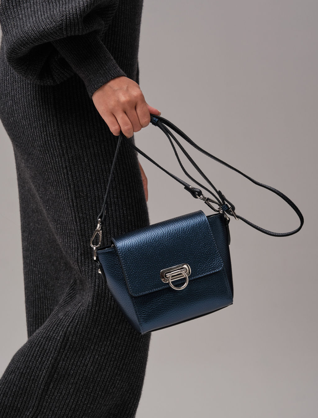 Сумка кожаная через плечо Azaro 3520 синий металлик